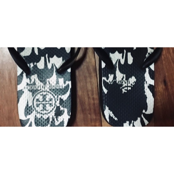 SUMMER SALE!  Tory Burch flip flops$$s off - Picture 3 of 5